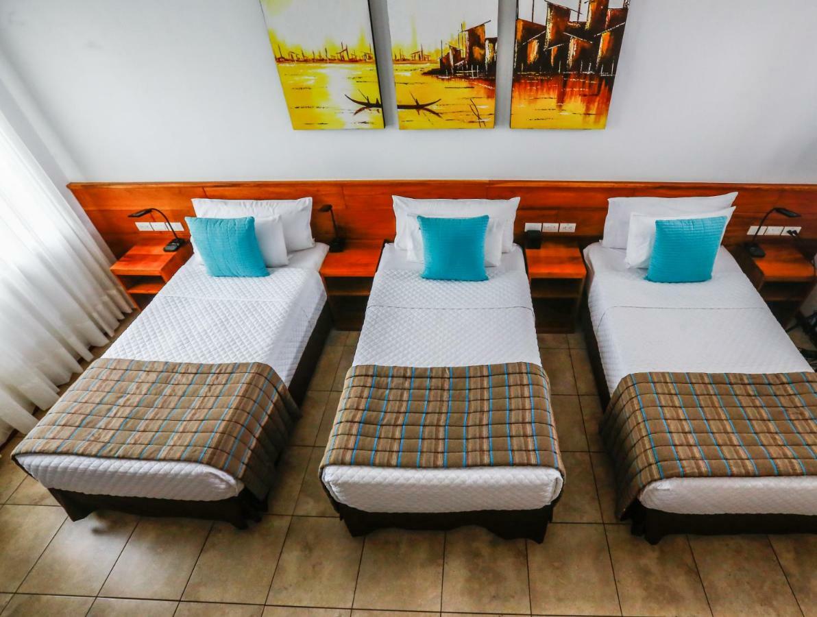 Hotel Cucuve 푸에르토아요라 외부 사진
