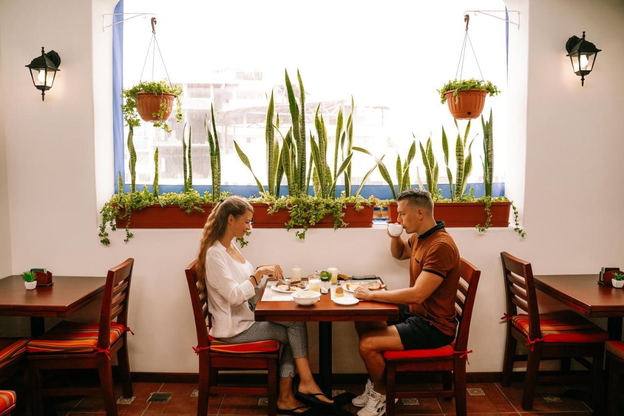 Hotel Cucuve 푸에르토아요라 외부 사진